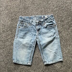 Miss me, Bermuda shorts